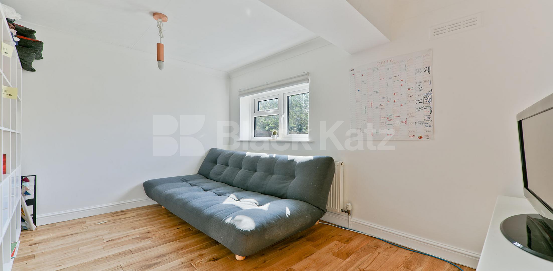 			UNDER OFFER, 2 Bedroom, 1 bath, 1 reception Ground Floor Flat			 Stanstead Road, Forrest Hill